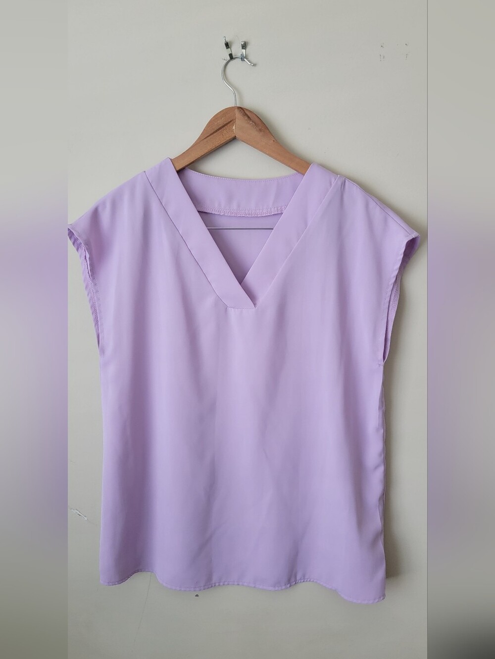 Lavender V-Neck Sleeveless Women’s Top